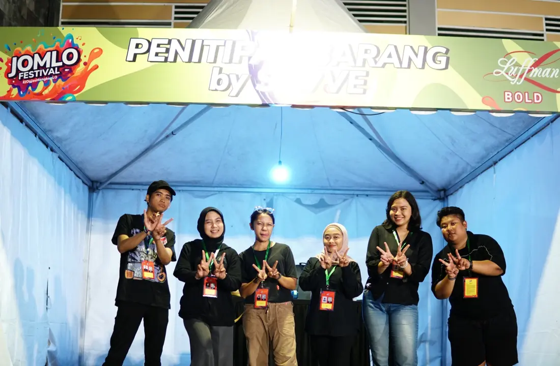 Tim penitipan barang di Jomlo Festival